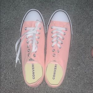 BRAND NEW CONVERSE!!!! 😃😃😃